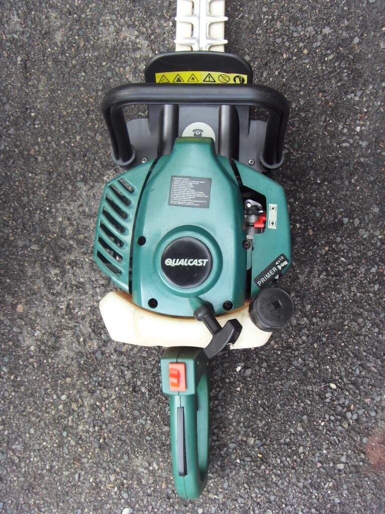 Qualcast Petrol Hedge Trimmers QGPH2652 in Mansfield