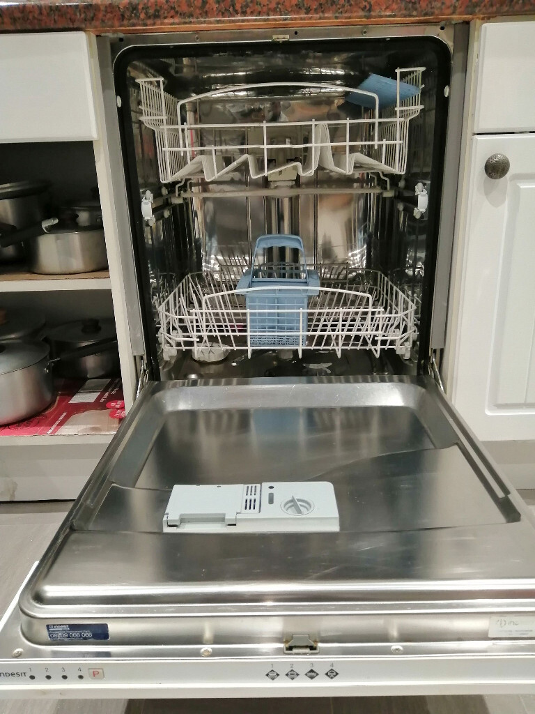 Indesit Fully Integrated Dishwasher with Fixed Door Fixing Kit in Sandwell, West Midlands
