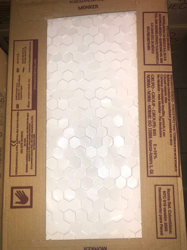 Porcelanosa Dubai White Wall Tiles 25x44.3cm in Southampton, Hampshire Gumtree