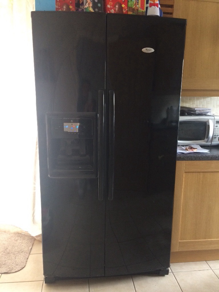 Whirlpool American style fridge freezer black in Cannock