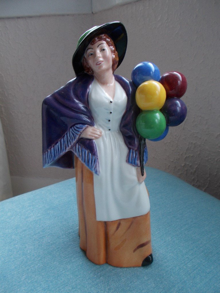ROYAL DOULTON FIGURINE THE BALLOON LADY HN2935 [china, porcelain