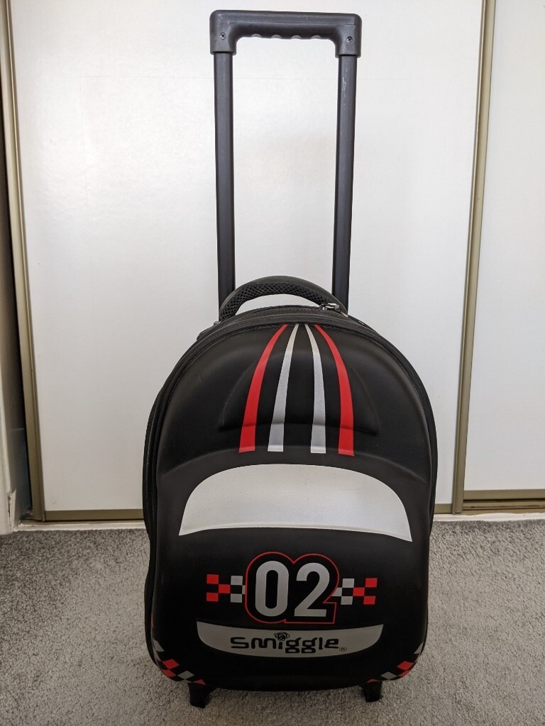 Smiggle kids travel hand luggage case on wheels in Wimborne, Dorset Gumtree
