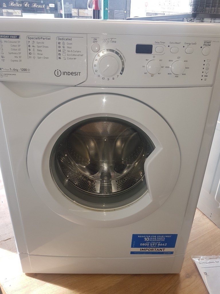 Indesit slimline washing machine 6kg white as new condition very little use