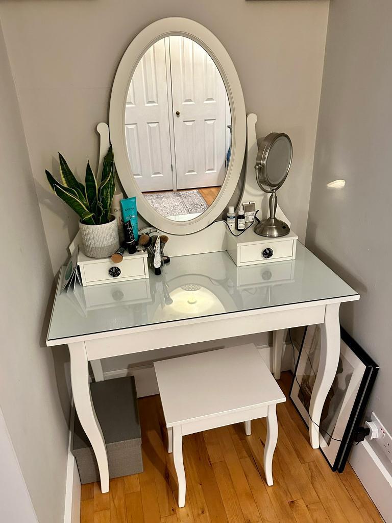 Dressing table + Stool IKEA Hemnes Excellent condition in Barnes