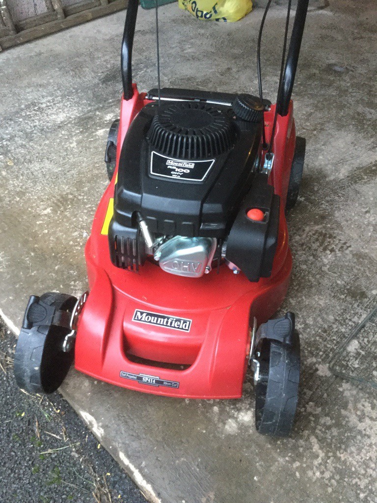 Mountfield SELF PROPELLED ROTARY PETROL LAWN MOWER. With manual. Only  worked one season.