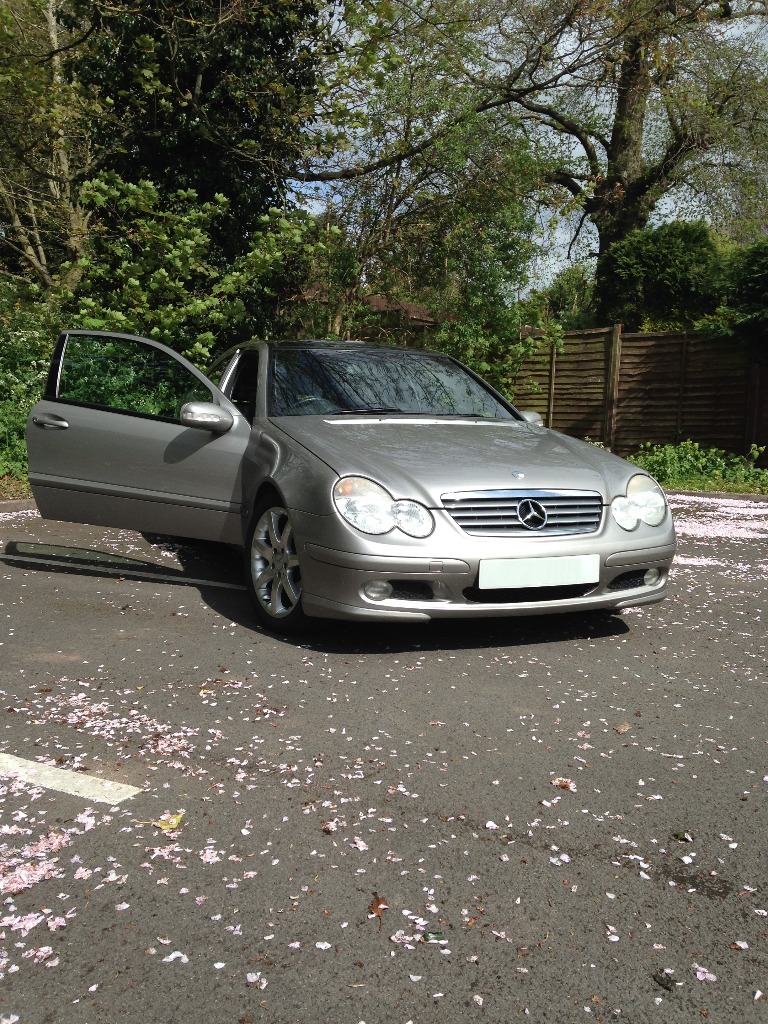Mercedes c200 kompressor 1.8 manual - FSH - Panoramic Roof - 74,000 miles -  Immaculate