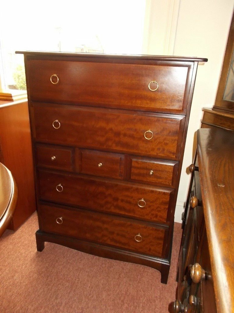 STAG MINSTREL TALL MAHOGANY CHEST OF DRAWERS in Gourock, Inverclyde