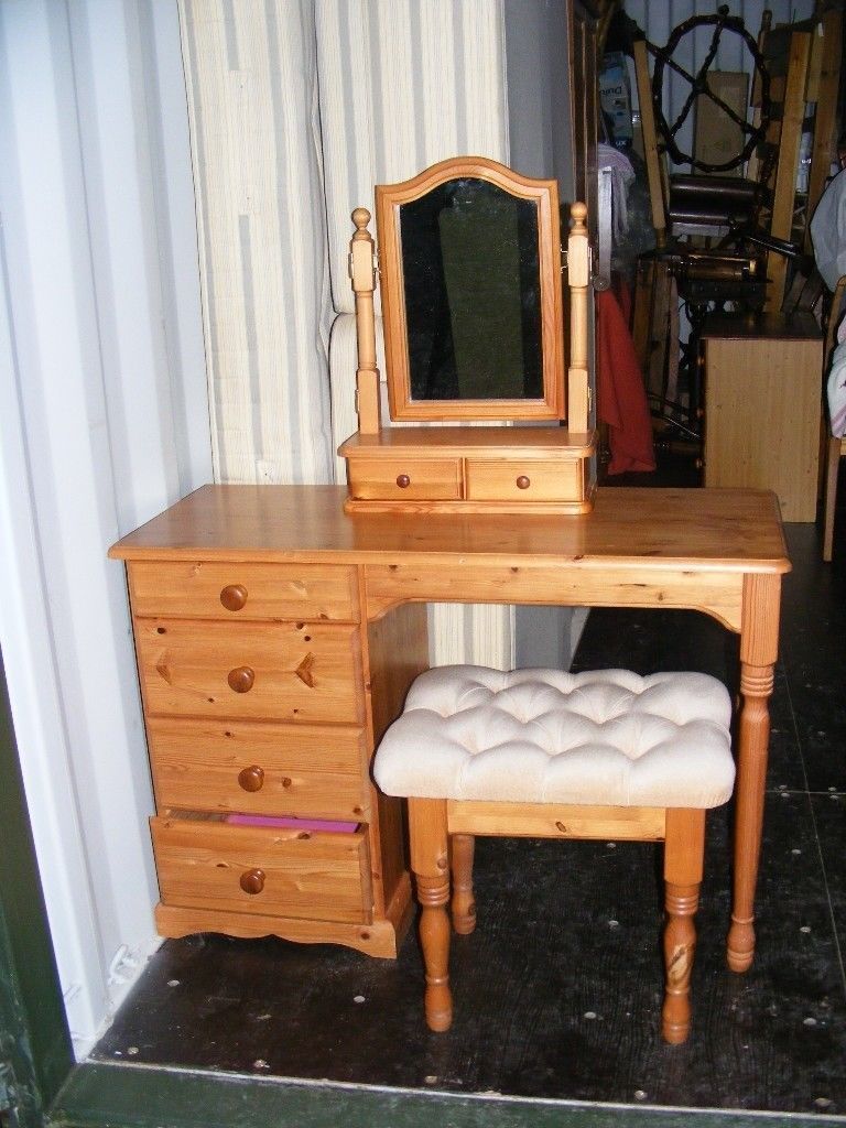 CAN DELIVER PINE DRESSING TABLE WITH MIRROR AND STOOL IN VERY GOOD