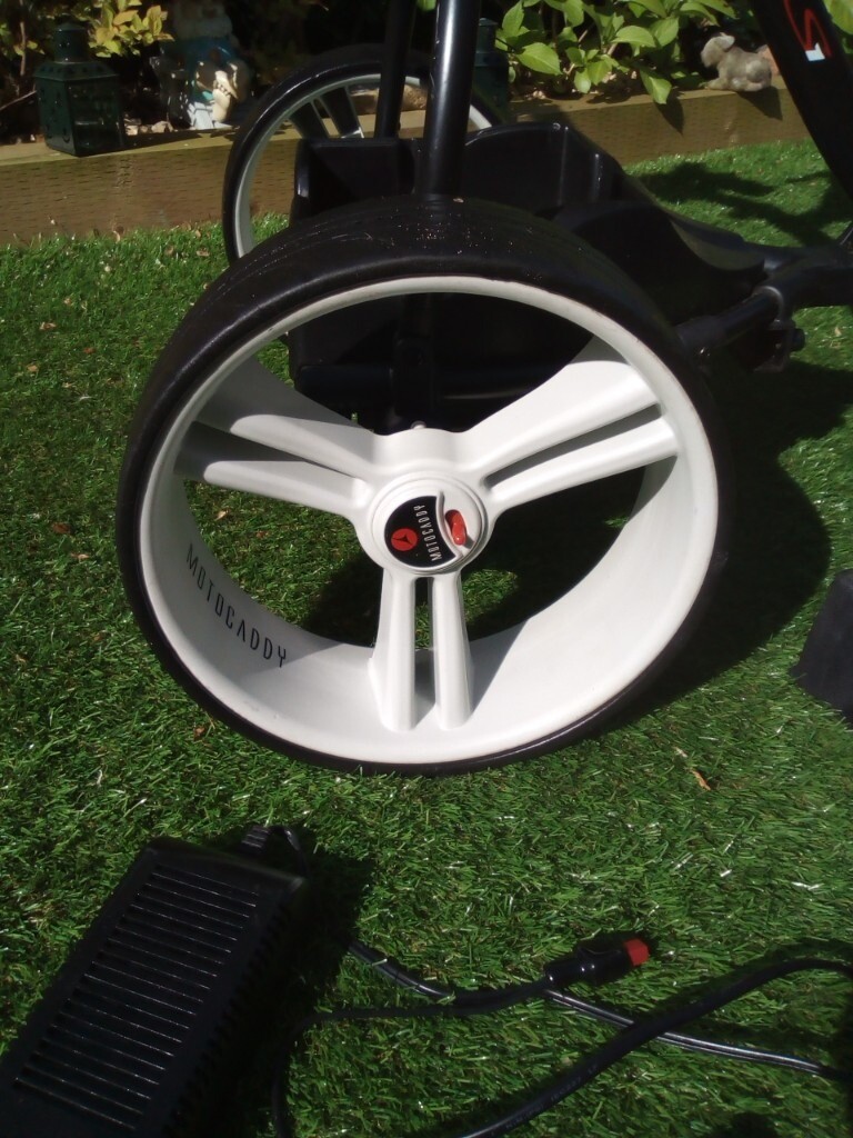 ** Motocaddy S1 Electric Golf Trolley with Battery and Battery Charger