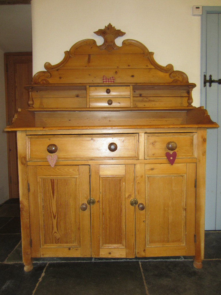 Antique Pine Dresser / Chiffonier, good original condition, drawers and