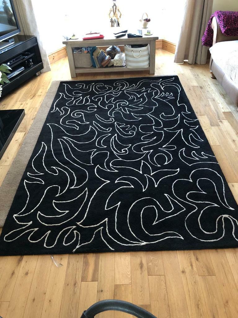 Black and white 100wool rug for sale in Whickham, Tyne and Wear