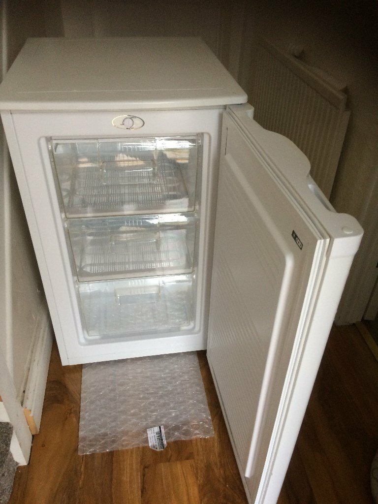 SLIMLINE ESSENTIALS UNDERCOUNTER FREEZER IN GOOD WORKING CONDITION in