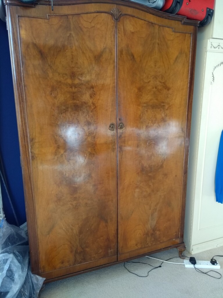 Beautiful Walnut Veneer Antique Style Wardrobe In Ayr South