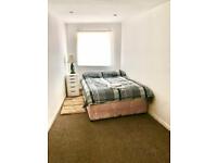 Double bedroom to rent in large modern flat