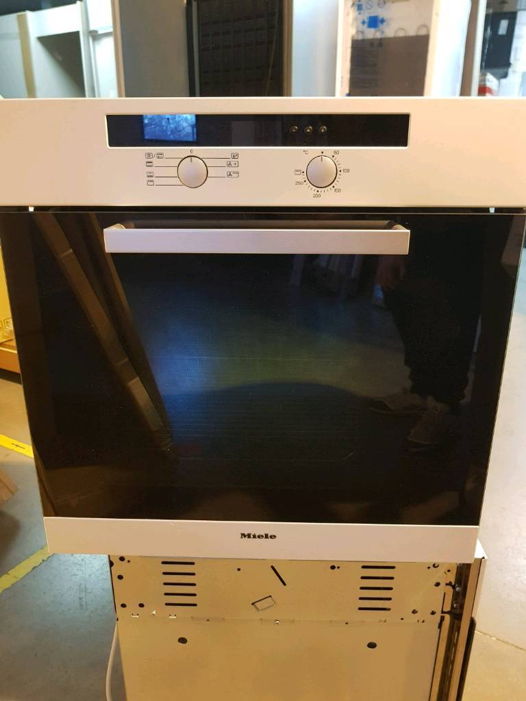 Miele H4250B oven in Poole, Dorset Gumtree
