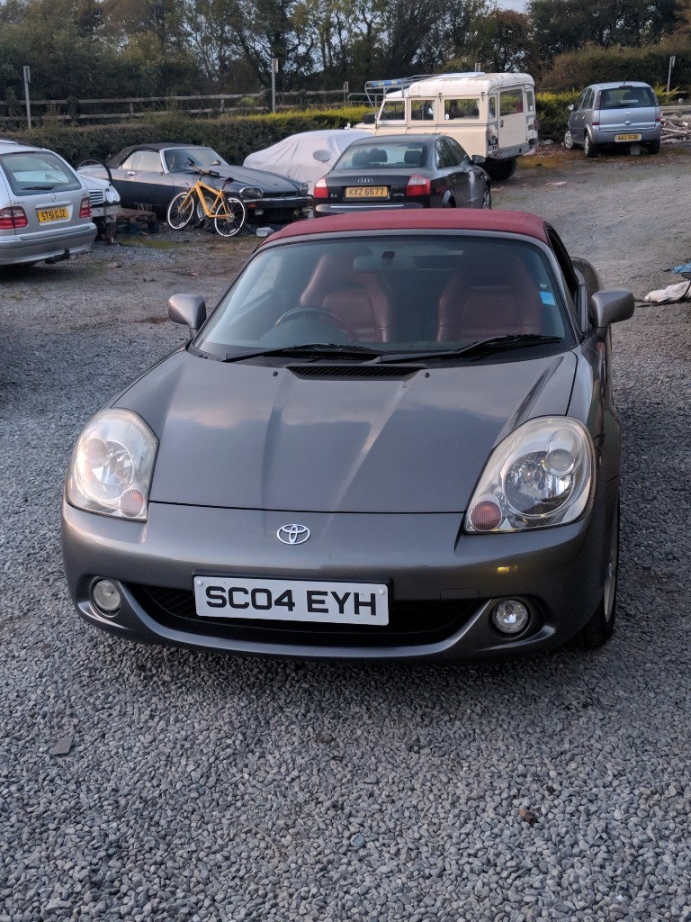 2004 toyota mr2