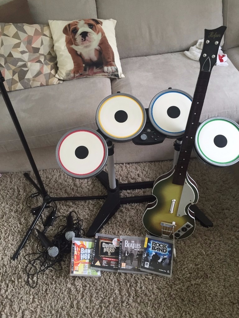 Beatles Rock Band PS3 + Band hero, rockband & guitar hero 5 (guitar