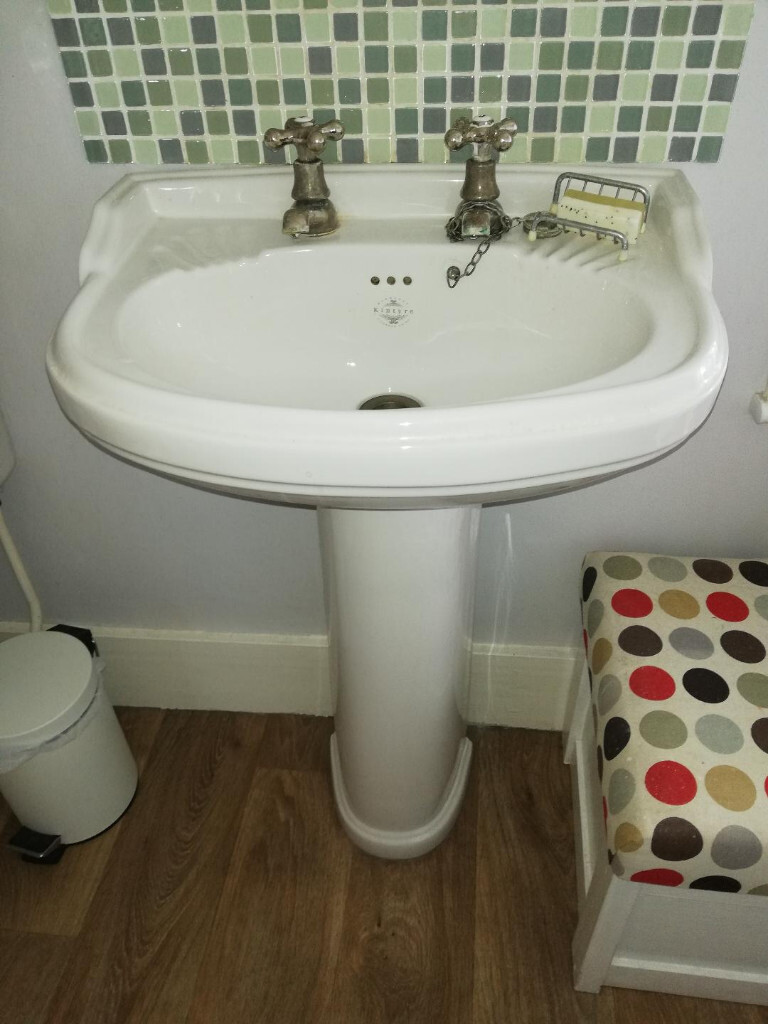Bathroom basin and pedestal in Maidstone, Kent Gumtree
