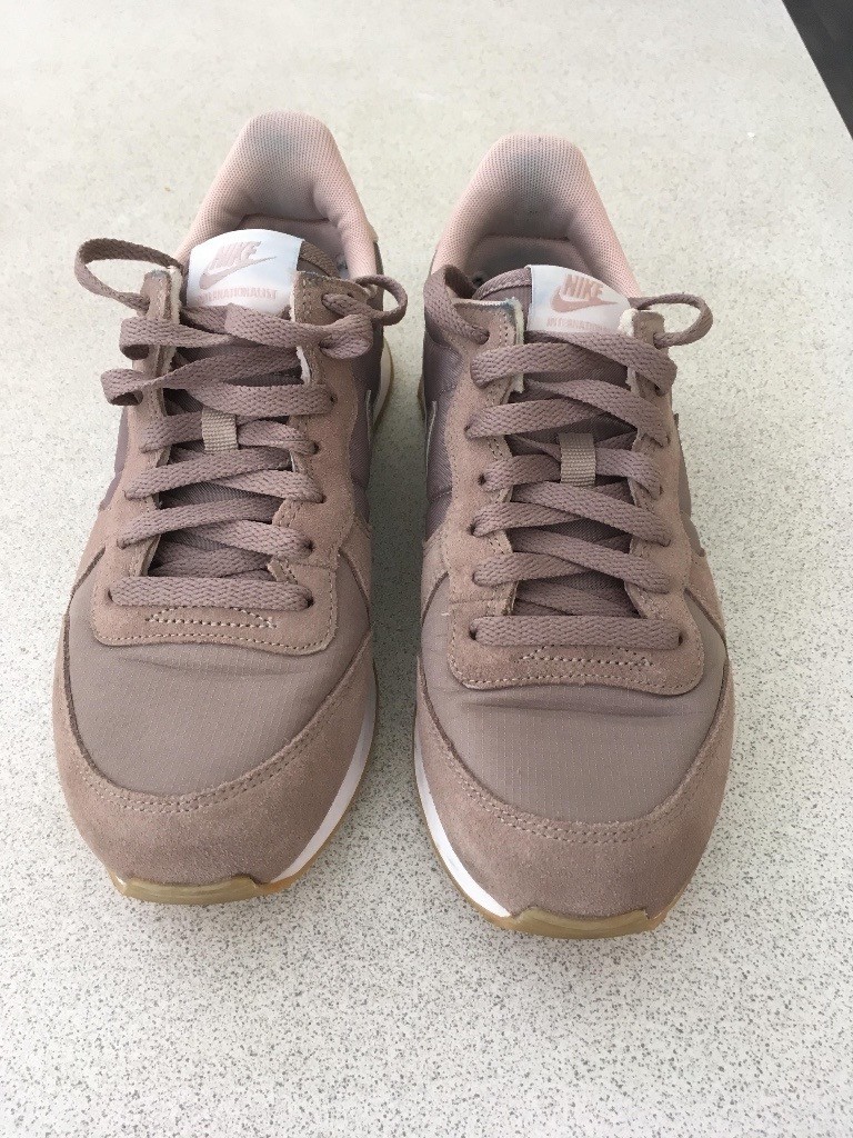 nike internationalist size 5 nike internationalist size 5
