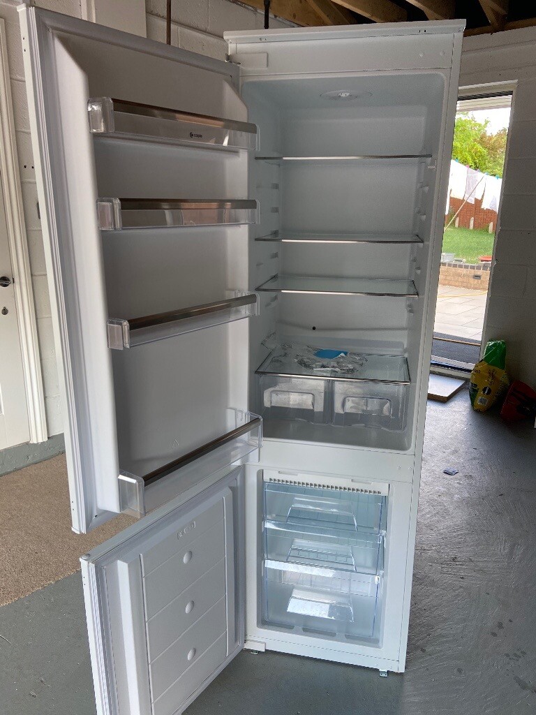 Integrated Frost Free Fridge Freezer 70/30 Caple Ri737 in Coventry