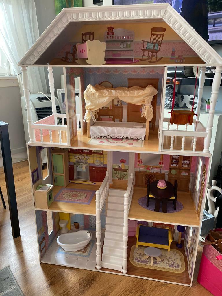 Dolls house in Southside, Glasgow Gumtree