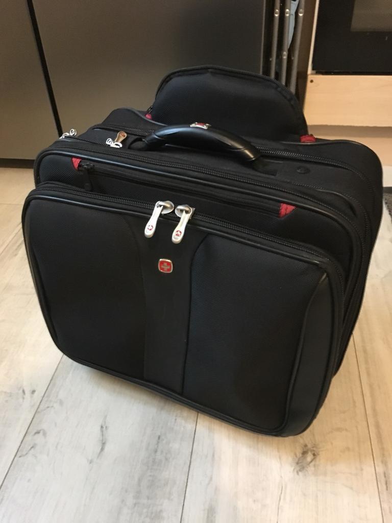 Wenger Swiss Army Gear laptop Briefcase Rolling Luggage Wheeled Bag