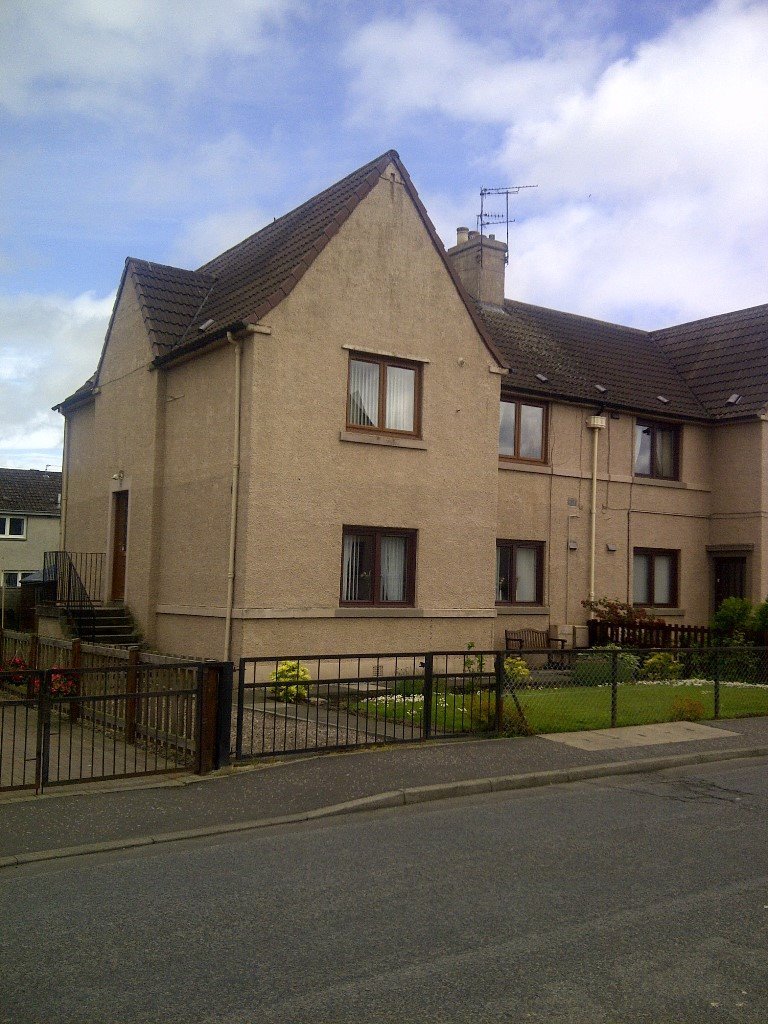 2 bedroom flat for rent in High Valleyfield in Dunfermline, Fife