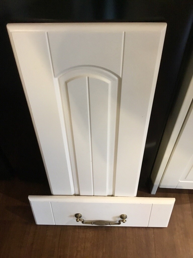 Howdens Tenby Door And Drawer Fronts In Fordingbridge