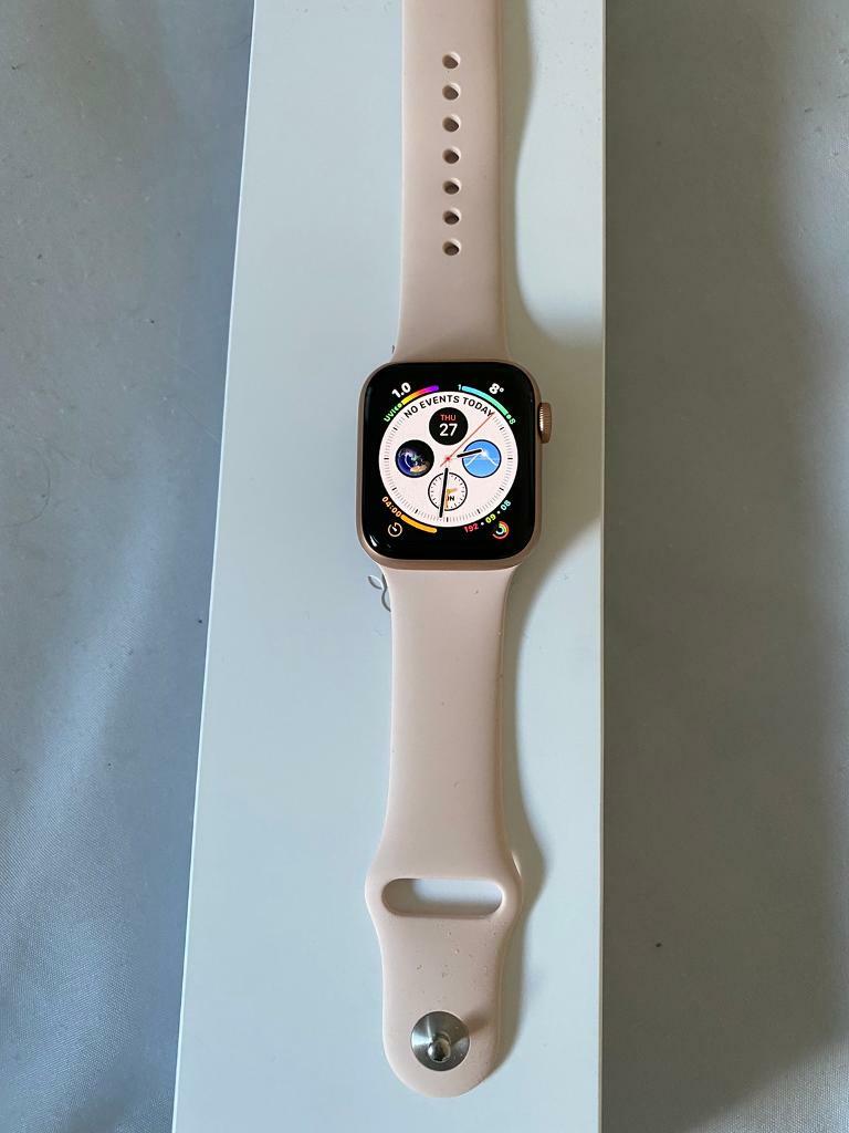 Rose gold Apple Watch series 5 cellular 40mm | in Thornliebank, Glasgow | Gumtree