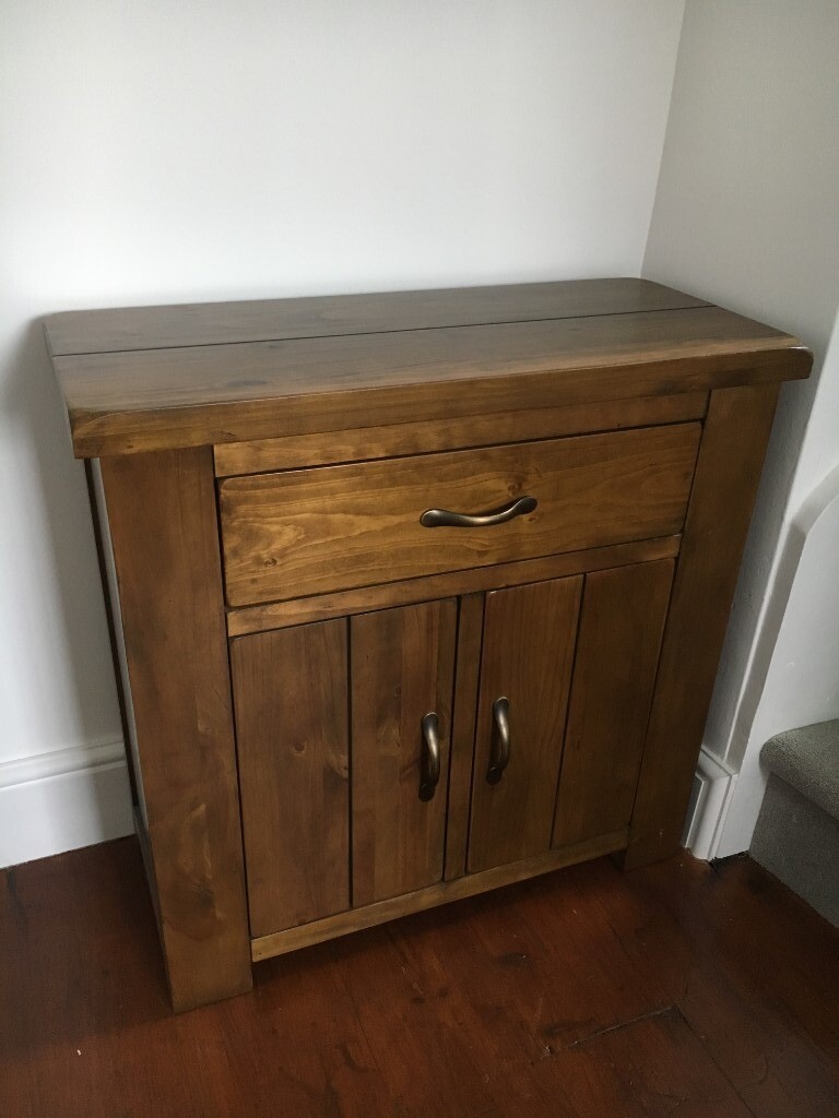 Solid Oak Cabinet in perfect condition. Great looking, extremely