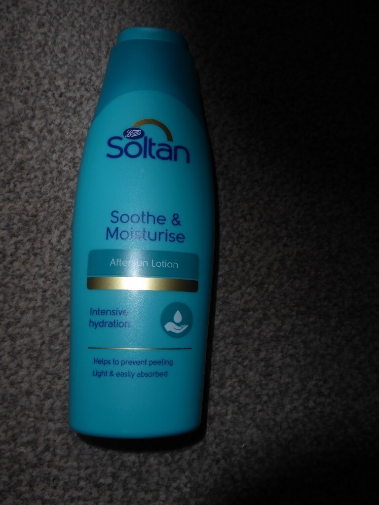 BOOTS SOLTAN SOOTHE & MOISTURISE AFTERSUN LOTION in Swindon