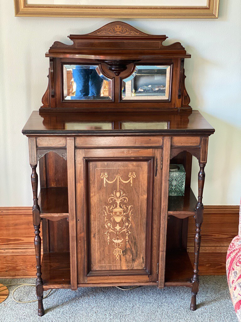 Antique sideboard / dresser Edwardian mirrored. Circa 1910 in