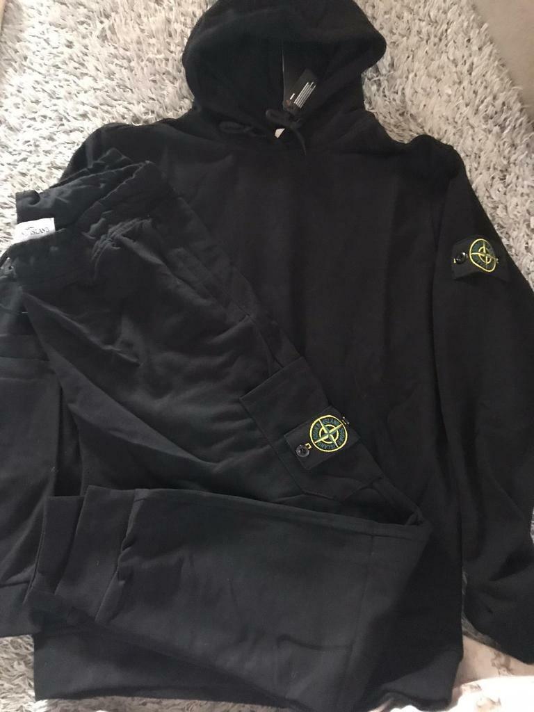 Машина stone island