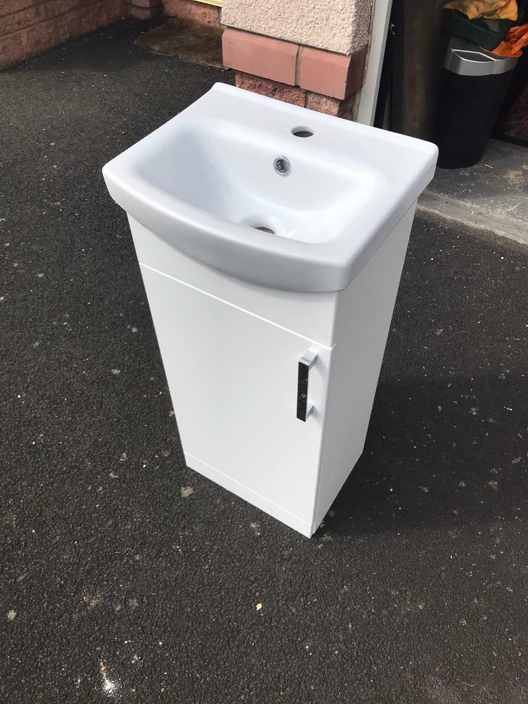 Ardenno Gloss White Cloakroom vanity unit & basin set in Kirkcaldy