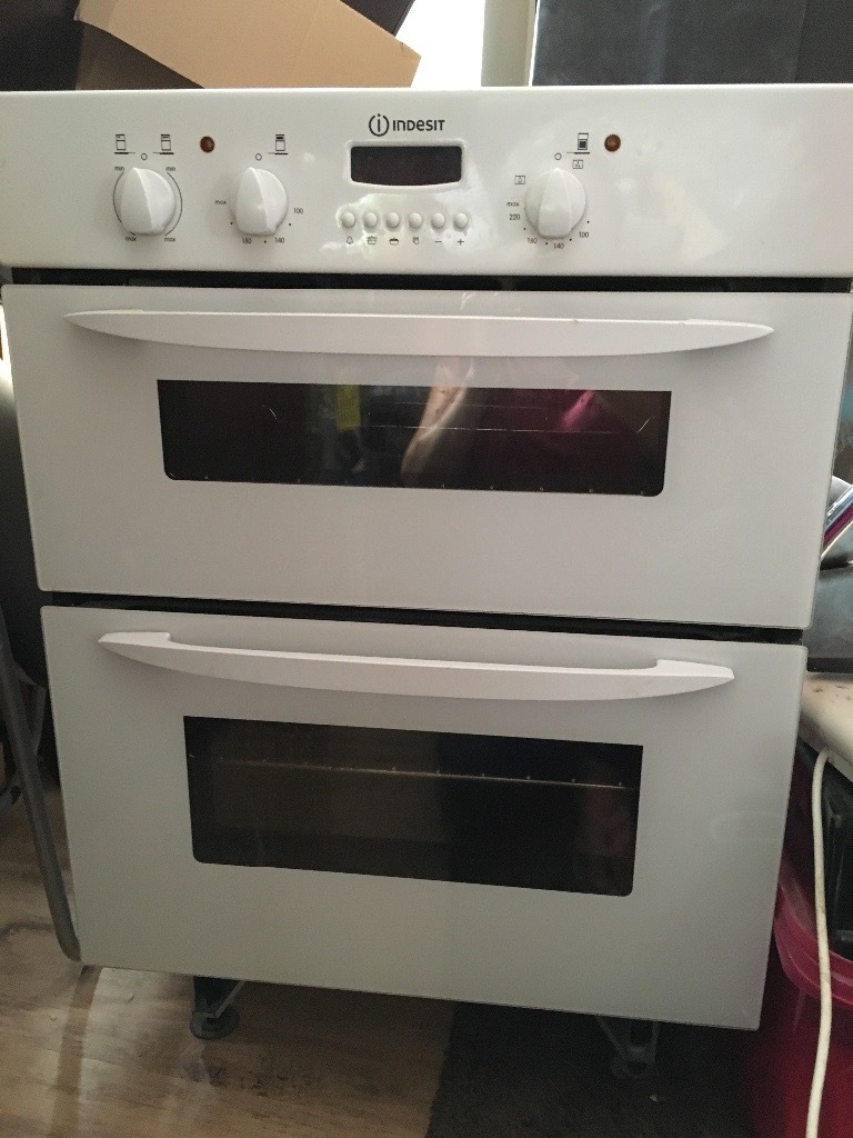 Indesit built under double oven White and free electric hob in