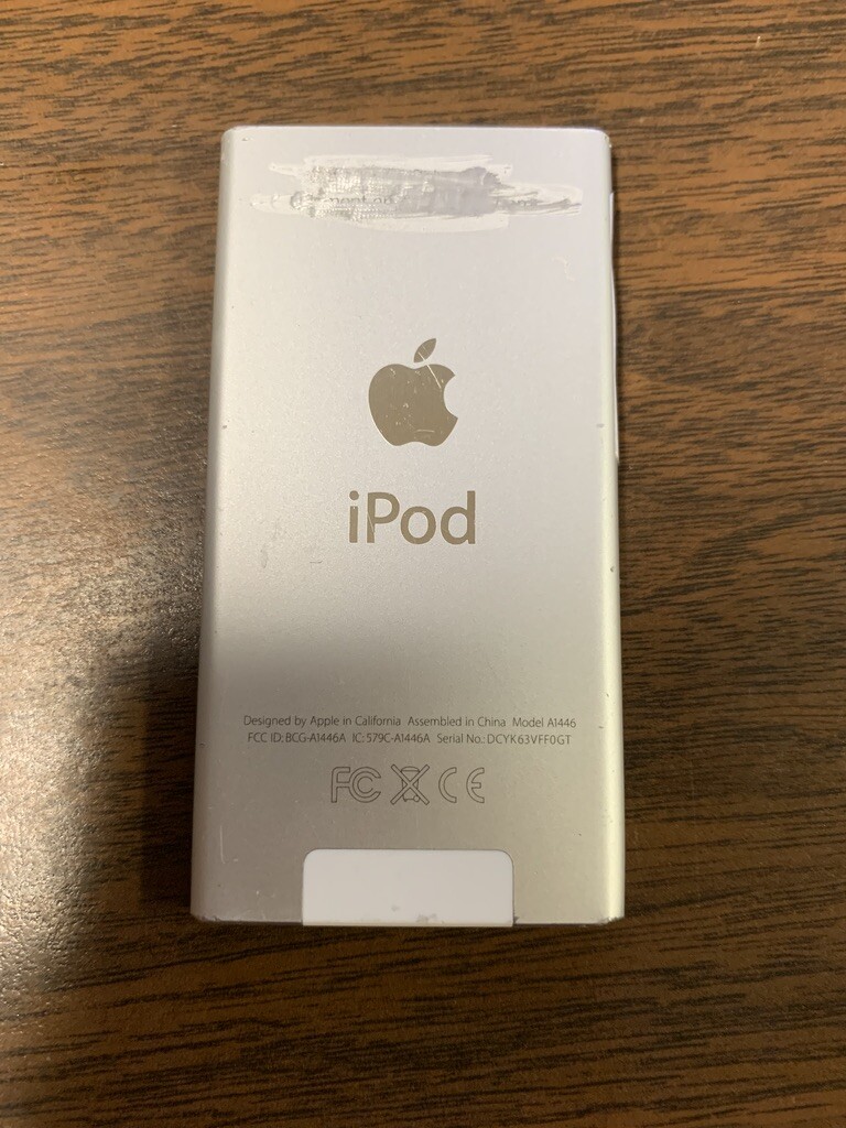 Apple iPod nano 7th Generation Silver (16 GB) Bundle - See Pictures