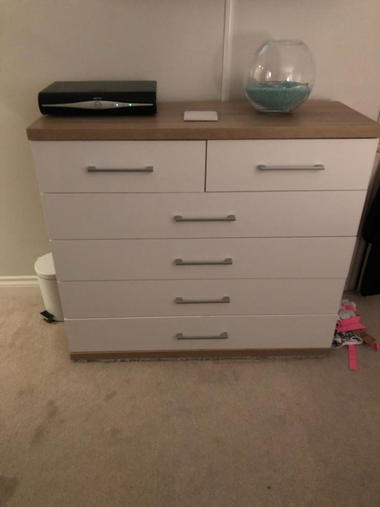 Matching Chest of drawers & X2 bedside tables in Tilehurst, Berkshire