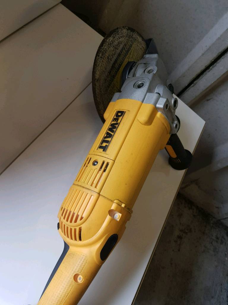 Dewalt 9" grinder /cutter 240v in MartoninCleveland, North
