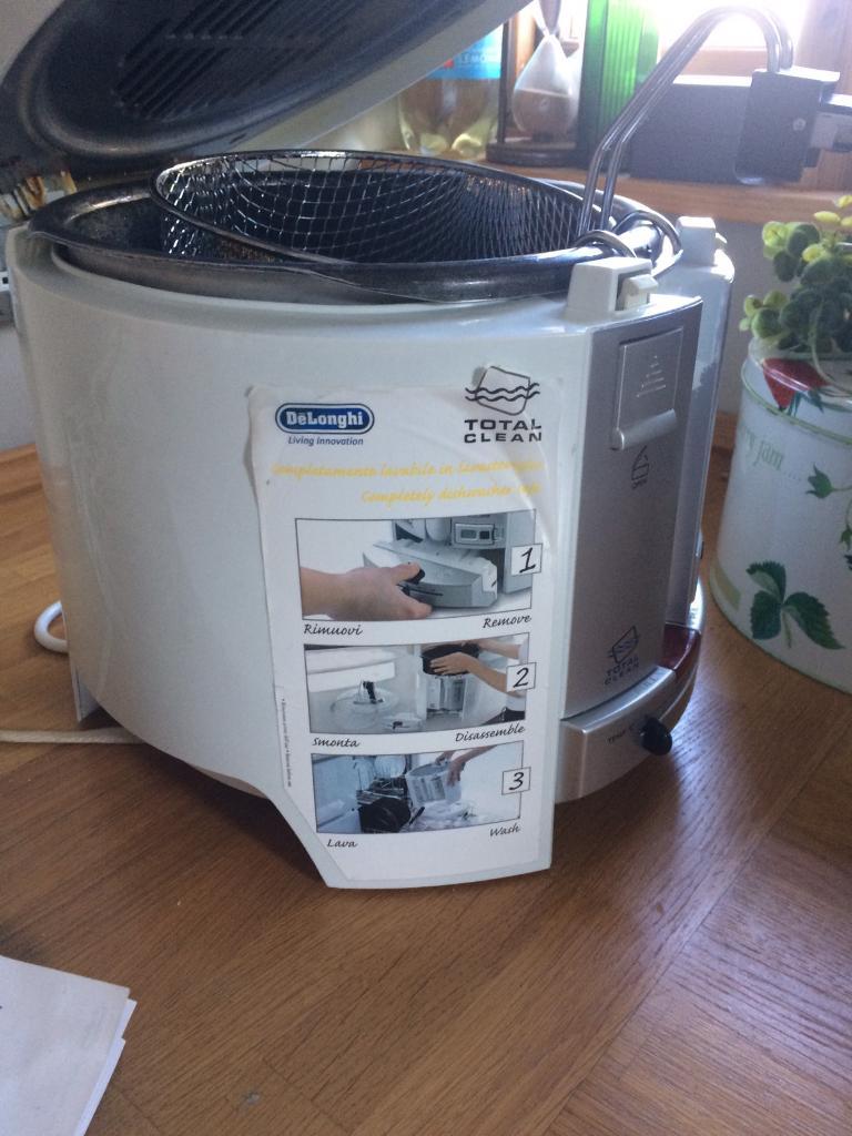 Delonghi Total Clean Electric Deep Fat fryer in Trinity, Edinburgh Gumtree