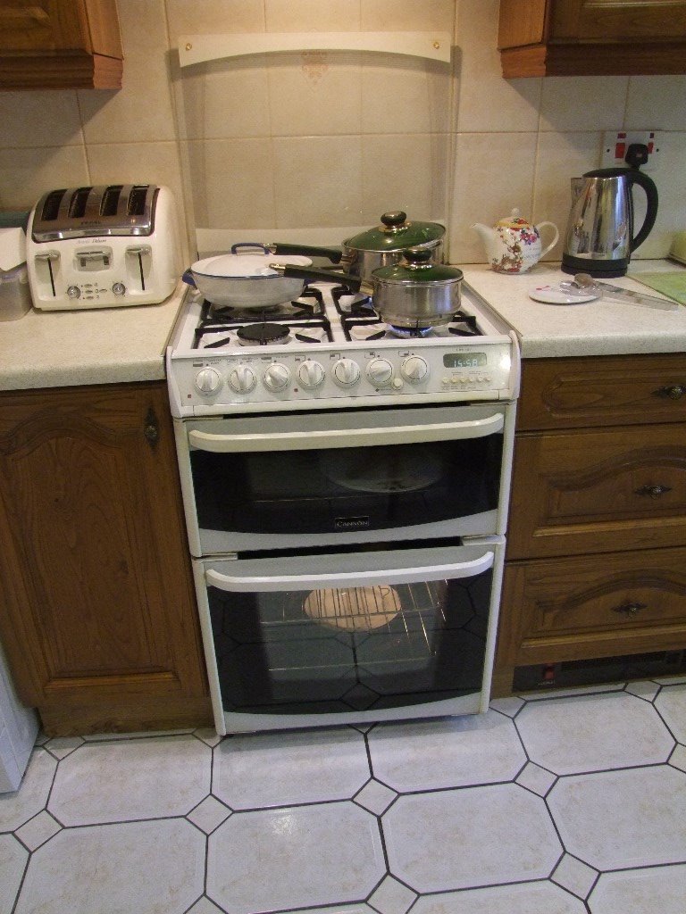 Cannon Henley Dual Fuel Cooker; White. 4 ring Gas hob. electric grill