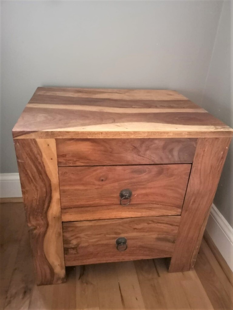 Beautiful Pair of Solid Wood Bedside ( 2 Drawers in each) in