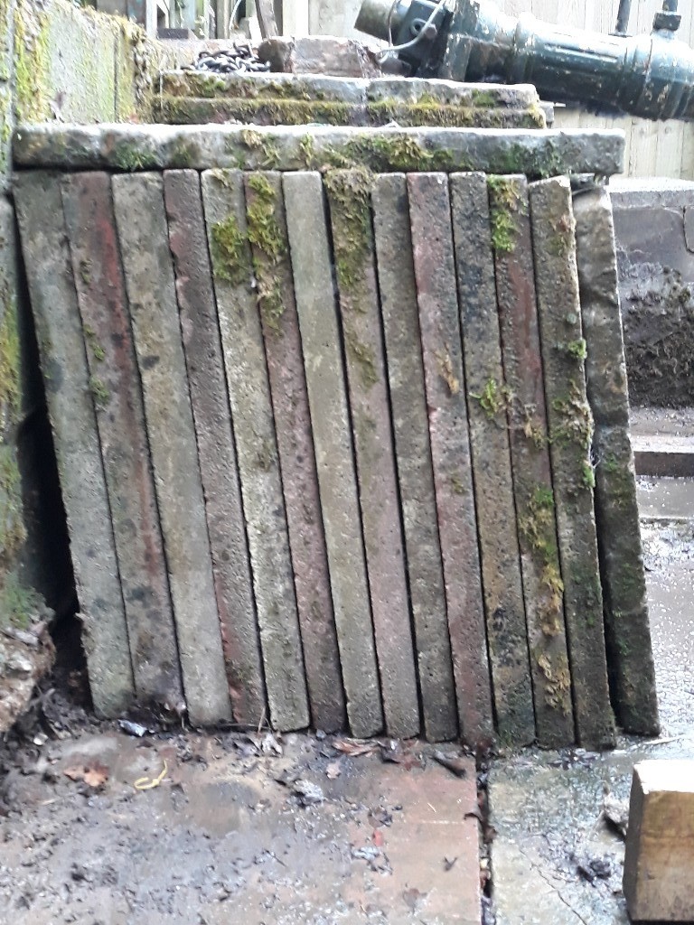 2 ft x 2ft concrete paving slabs red,yellow and gray mixed