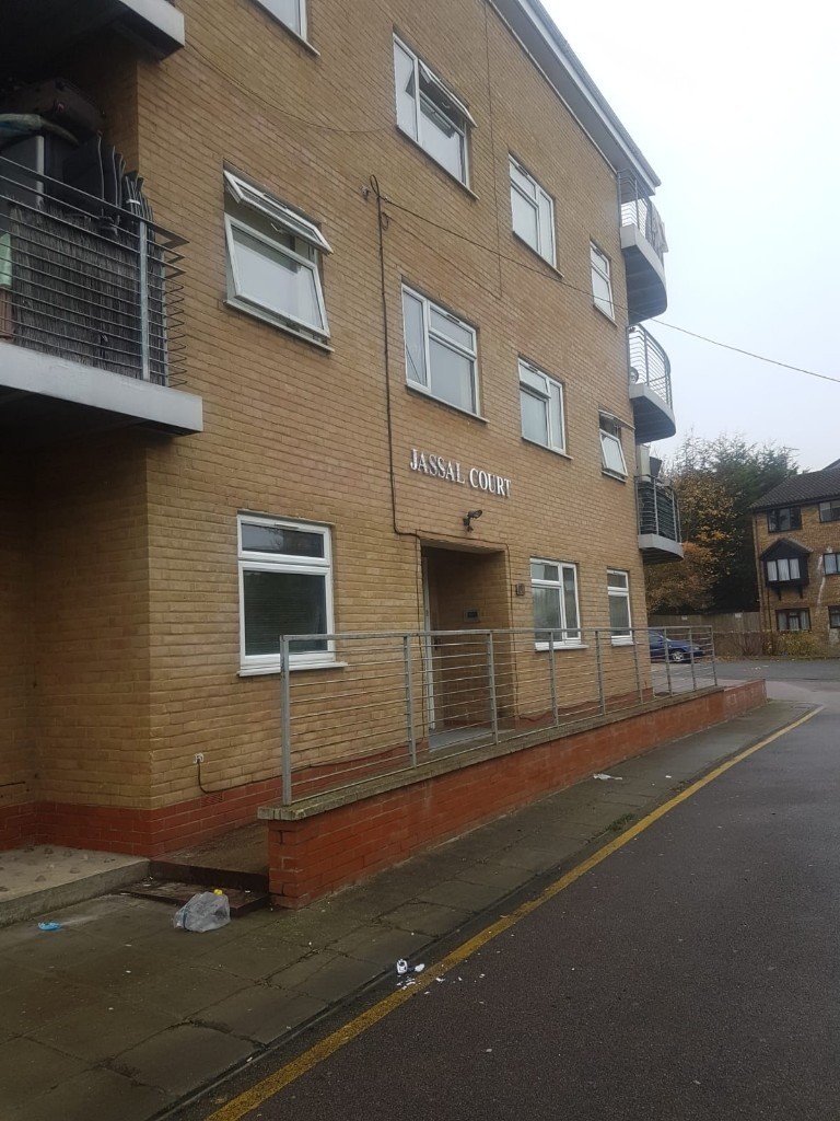 3 BED G/F FLAT IN WALTHAMSTOW E17, AVAILABLE DECEMBER, NO DSS!!! in