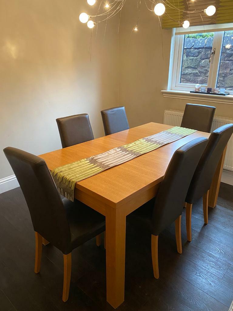 Dining table (extendable) with 6 chairs and matching ...