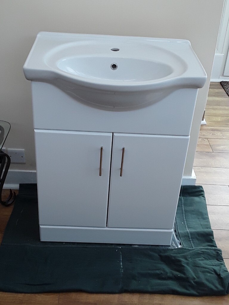 White Vanity Unit In Thornton Cleveleys White Vanity Unit In Thornton Cleveleys