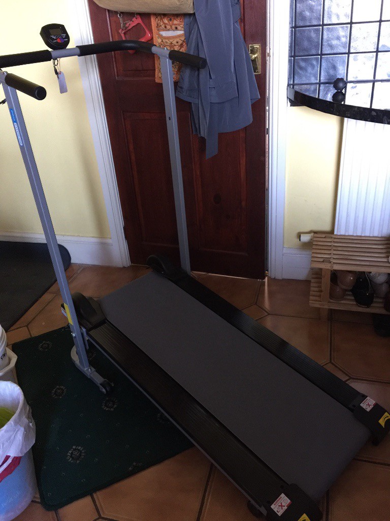 Manual treadmill. Folding. Practically new, hardly used. | in