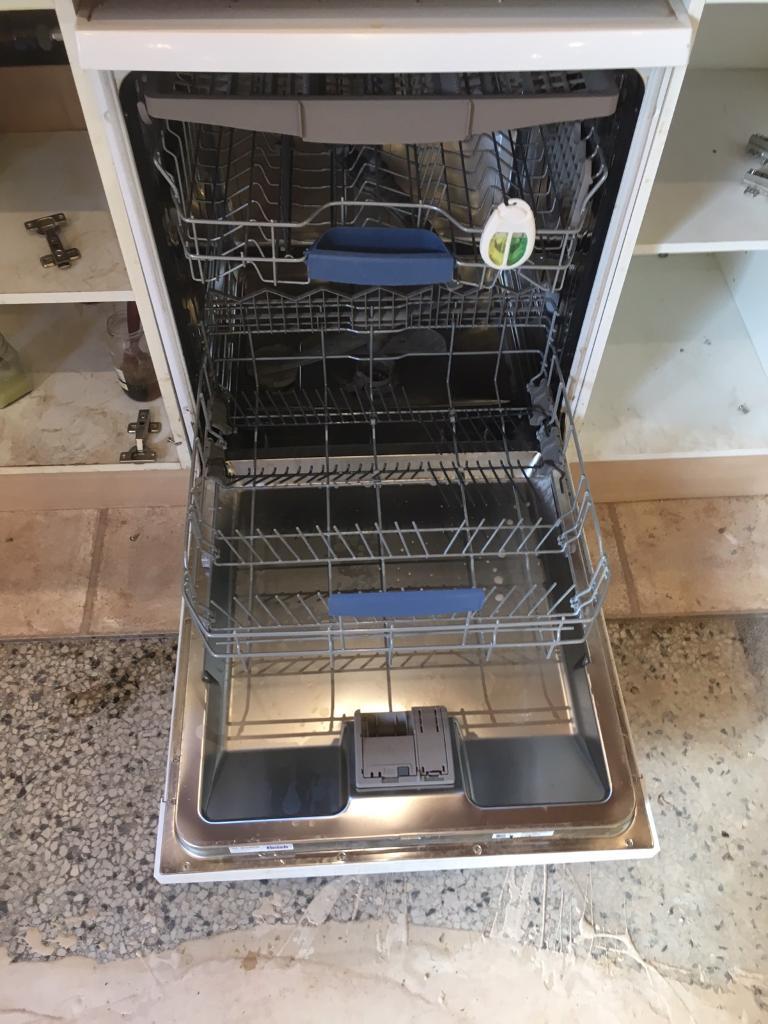 Bosch Dishwasher With Cutlery Tray In Hinckley Leicestershire