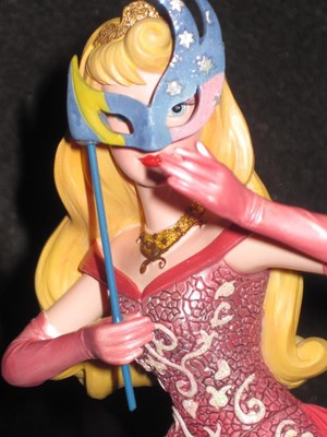 Disney Showcase SLEEP BEAUTY Couture de Force AURORA Masquerade Figurine