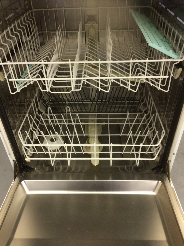 Hot point Aquarius Dishwasher(delivery available)