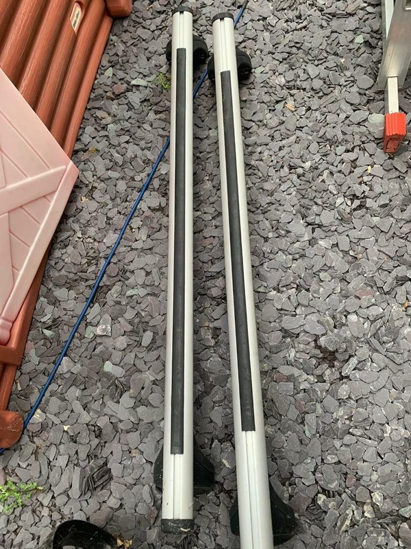 Halfords exodus roof box and bars